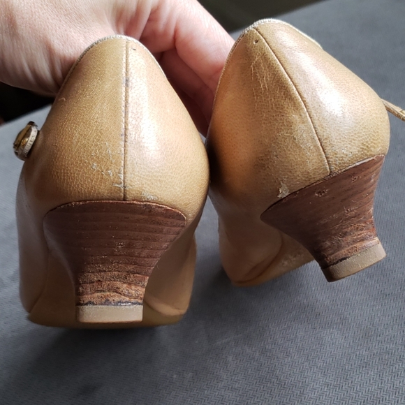 Luxury leather kitten heels from Japan - Picture 3 of 5